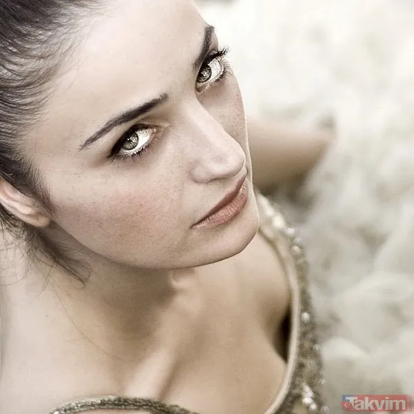 Oyuncu Atasoy, Babasının En Çok Özlediği Özelliklerine De Değinerek Şöyle Konuşmuştu: "Biz İşimiz Gücümüz Olsa Bile Pazar Günleri Buluşurduk Mutlaka. Benim O...