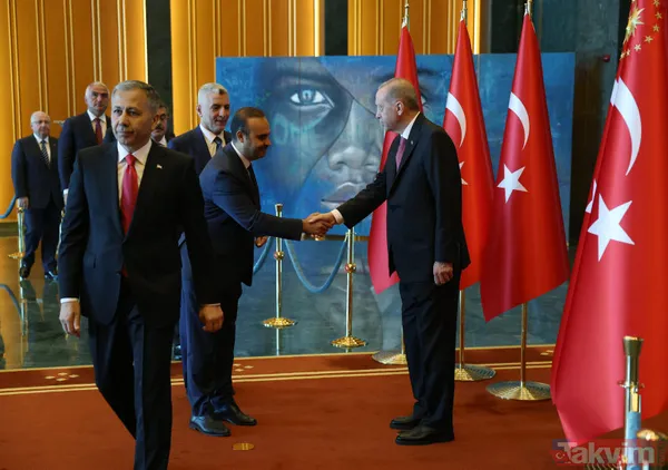 Külliye'de '30 Ağustos' kabulleri! Başkan Erdoğan'dan Türkiye'nin ilk kadın amirali Gökçen Fırat'a: Sen benim hemşehrimdin he? - 36