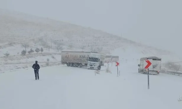 son-dakika-malatya-kayseri-ile-malatya-sivas-karayollari-yogun-kar-yagisi-nedeniyle-ulasima-kapandi-1642521695421.jpeg Son dakika: Malatya-Kayseri ile Malatya-Sivas karayolları yoğun kar yağışı nedeniyle ulaşıma kapandı-3