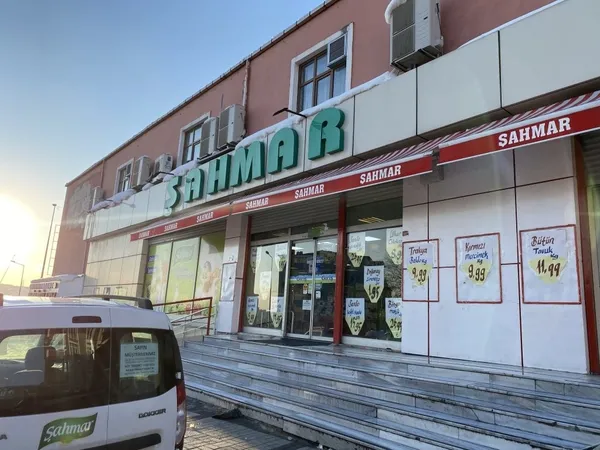 sahmar-marketler-grubu-bir-gecede-kapandi-tedarikciler-elleri-bos-dondu-1625205952732.jpg Şahmar Marketler Grubu bir gecede kapandı! Tedarikçiler elleri boş döndü-2