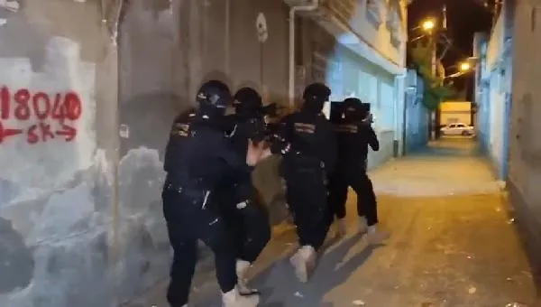 Adana'da DEAŞ'a şafak baskını-1