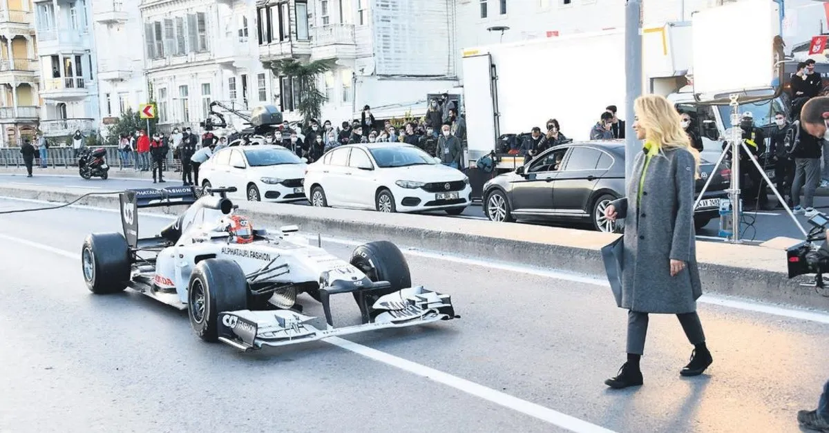 Guzel Tanitim Burcu Esmersoy Formula 1 Istanbul Tanitim Filmi Cekimlerine Katildi Takvim