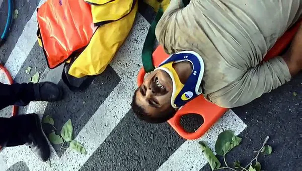 1657085024373.jpg İstanbul'da feci kaza! Kontrolden çıkan beton mikseri devrildi-3