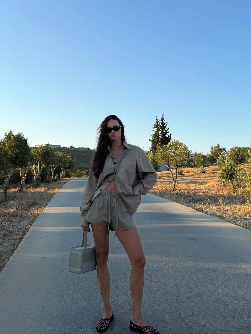 yasemin-ergeneden-kizi-emine-ozilhana-duygusal-kutlama-14-yas-mesaji-ve-son-hali-1771412276188.jpg Yasemin Ergene'den kızı Emine Özilhan'a duygusal kutlama: 14 yaş mesajı ve son hali!-6