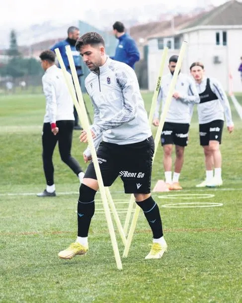 szalaiye-ingiliz-kancasi-fulham-11-milyon-euroyu-gozden-cikardi-1676939922752.jpeg Szalai'ye İngiliz kancası! Fulham 11 milyon Euro'yu gözden çıkardı-7