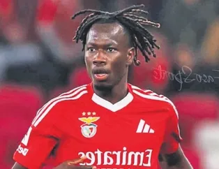 Issa Kabore koptu geliyor