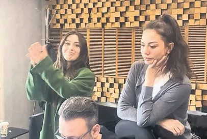 Demet Özdemir’den Afra şarkısı