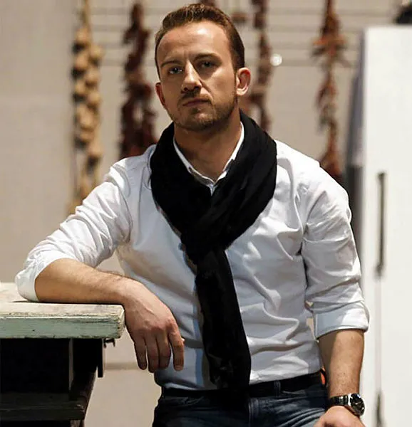 ibb-sehir-tiyatrosu-oyuncusu-ugur-arda-aydin-cinsel-taciz-sucundan-hapis-cezasina-carptirildi-goruntu-alan-muhabire-saldirdi-1632238419866.jpg İBB Şehir Tiyatrosu oyuncusu Uğur Arda Aydın "cinsel taciz" suçundan hapis cezasına çarptırıldı! Görüntü alan muhabire saldırdı-4