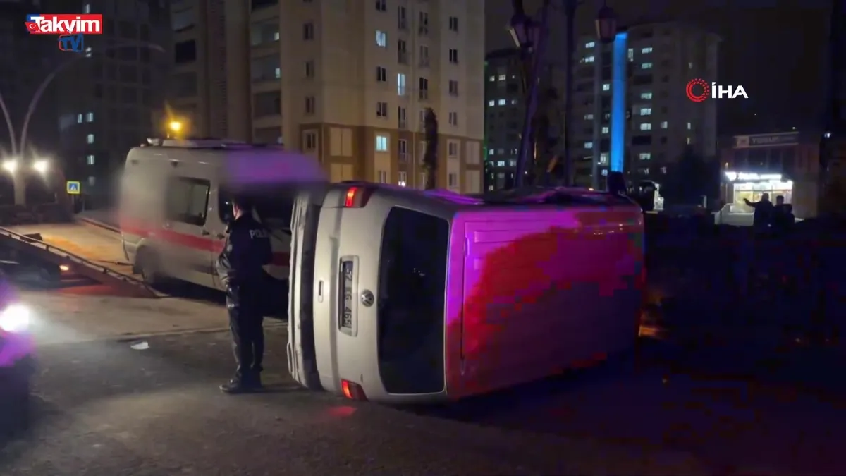 Ambulans ile minibüs çarpıştı: 5 yaralı