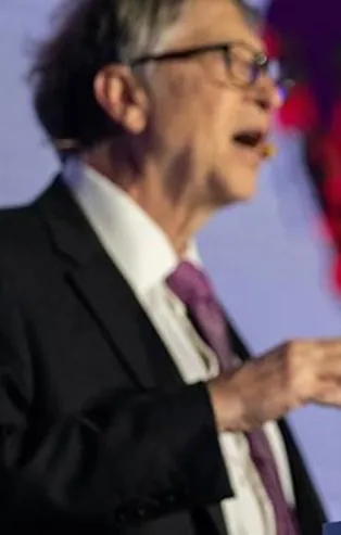 Bill Gates sahneye dışkı kavanozuyla çıktı