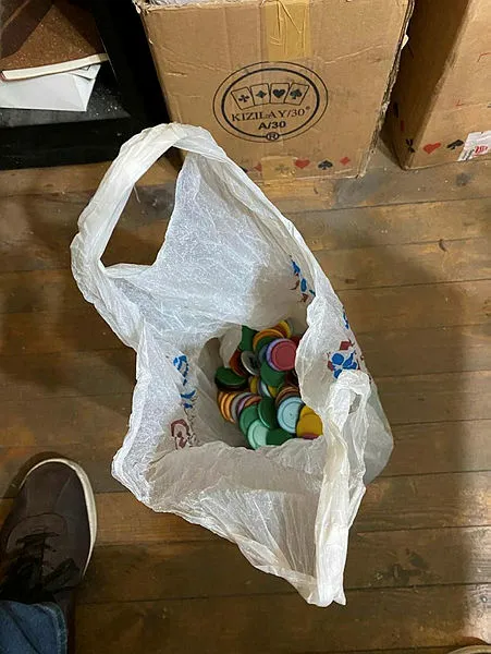 kirmizi-kategoride-yer-alan-rizedeki-bir-evde-kumar-oynayan-3u-gurcu-21-kisi-yakalandi-1615387733699.jpg Kırmızı kategoride yer alan Rize'deki bir evde kumar oynayan 3'ü Gürcü, 21 kişi yakalandı-6