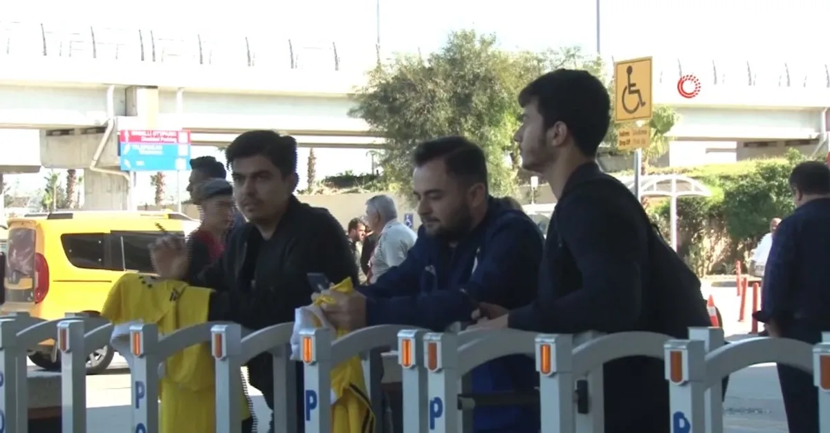 Fenerbahçe’ye Antalya’da taraftar şoku | Video