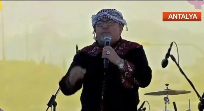 Anıtkabir'in tam karşısında 'APO' sloganlı PKK mitingi! DEM açık açık ittifakı itiraf etti: CHP bize 'seçimden sonra oturup konuşuruz' dedi-5