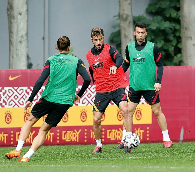 Galatasaray'ın koronavirüse yakalanan tecrübeli ismi Arda Turan'ın sağlığı hakkında flaş sözler: Ateşi 39'lara çıkıyormuş-8