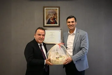 Özgür Özel’in Manisa çelişkisi! Bizzat Muhittin Böcek yalanladı: Genel Başkan istedi gittim