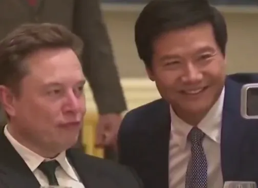 elon-muskla-selfie-cektiren-kisi-xiaominin-patronu-cikti-1778777086265.jpeg Trump-Şi zirvesinde olay selfie! Elon Musk’ın yüz ifadesi gündem oldu: Fotoğraf çektiren kişi Xiaomi’nin patronu çıktı-2