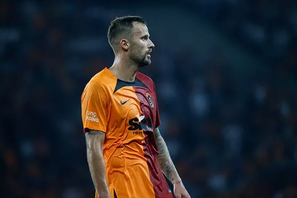 galatasarayda-ilk-yolcu-haris-seferovic-benficaya-geri-donuyor-1668761707144.jpg Galatasaray'da ilk yolcu Haris Seferovic: Benfica'ya geri dönüyor-5
