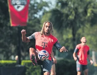 Kompany Boey’u bırakmıyor