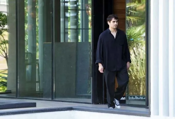 yali-capkini-ferit-oldu-mu-yali-capkini-gercek-hikayede-ferit-oluyor-mu-9-haziran-2023-sezon-finalinde-ferit-v-1686341680247.jpg Yalı Çapkını gerçek hikayede Ferit ölüyor mu? YALI ÇAPKINI FERİT ÖLDÜ MÜ? 9 Haziran 2023 Sezon finalinde Ferit vuruldu mu?-7