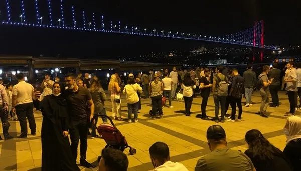 İstanbul'da şoke eden görüntüler! Boğaz manzarası uğruna koronavirüs tedbirleri hiçe sayıldı-2