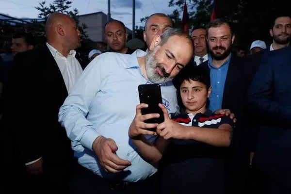 yeniden-aday-olan-pasinyan-azerbaycandan-ogluna-tum-ermeni-esirlerin-salinmasini-istedi-1623219871452.jpg Yeniden aday olan Paşinyan Azerbaycan'dan oğluna tüm Ermeni esirlerin salınmasını istedi-5