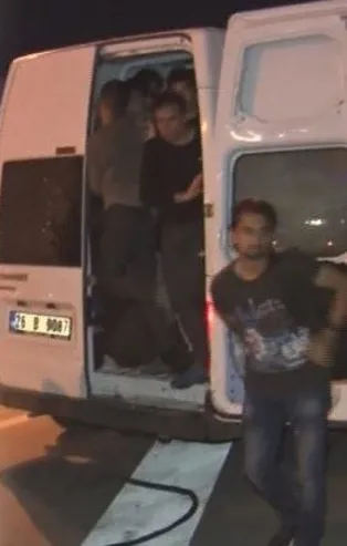 Polisi görünce çil yavrusu gibi dağıldılar