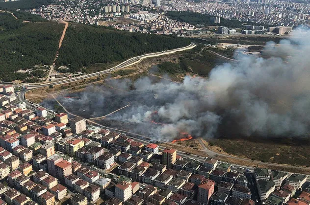 İstanbul Maltepe'de askeri alanda korkutan yangın