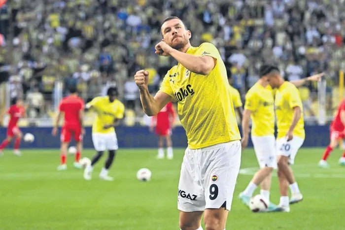1705709046689.jpeg Fenerbahçe ile yollarını ayırması beklenen yıldız oyuncu Ryan Kent, İngiltere Premier Lig ekibi Sheffield United'ın kıskacında!-3