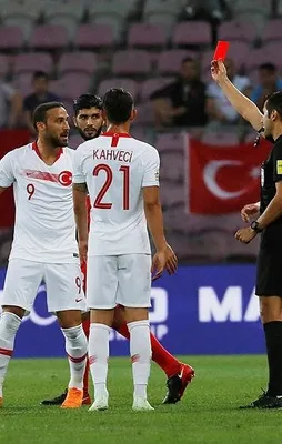 Cenk Tosun'u çıldırtan kırmızı kart!