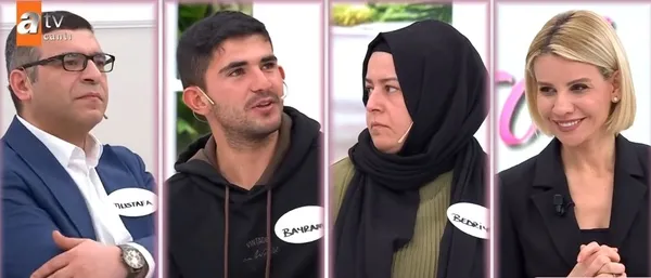 16-yillik-buyuk-kavusma-esra-erolda-duygu-yuklu-anlar-annemi-istiyorum-diyen-21-yasindaki-bayram-son-kararini-1677267467901.jpg 16 yıllık büyük kavuşma! Esra Erol’da duygu yüklü anlar! “Annemi istiyorum” diyen 21 yaşındaki Bayram son kararını verdi...-8