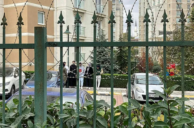 İstanbul'da katliam: Anne babasını öldürüp siyanürle intihar etti