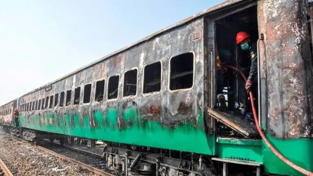 Pakistan'da 74 kişinin can verdiği tren faciasında tüyler ürperten detay!-2