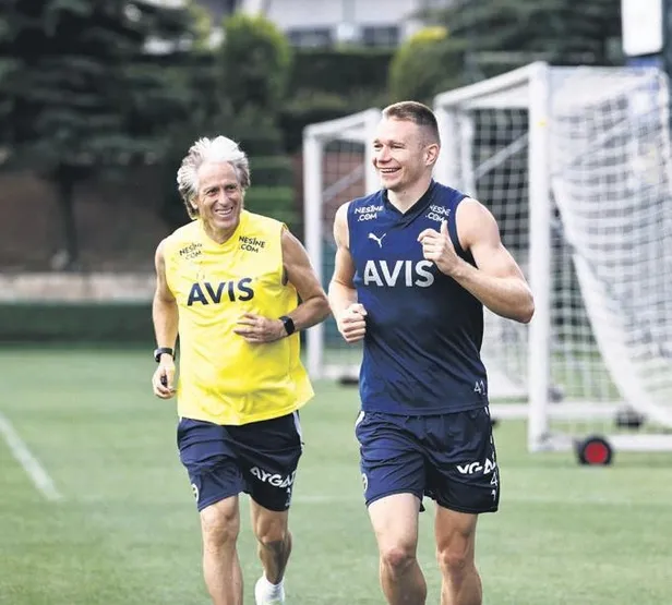 besiktas-kongolu-sol-bek-artur-masuakuyu-1-yilligina-kiraladi-1659484161873.jpeg Beşiktaş Kongolu sol bek Artur Masuaku'yu 1 yıllığına kiraladı!-17