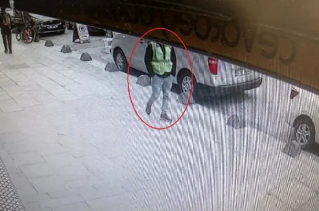Bağcılar'da gündüz vakti büyük soygun! 5 kilo altınla kayıplara karıştı