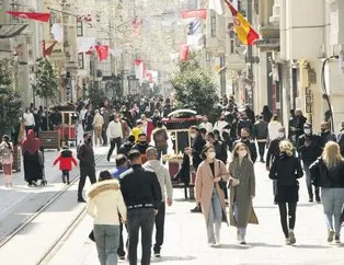 Türkiye’de tüm tedbirlere rağmen vaka sayıları arttı! İstiklal Caddesi’nde turistler maskesiz