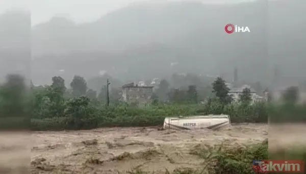 Artvin son dakika haberi: Arhavi'deki sel dere kenarındaki evi böyle yuttu - 12