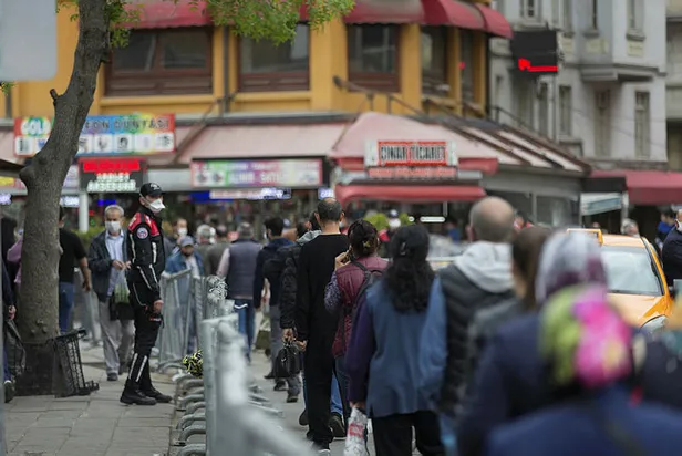 Bilim Kurulu Üyesi Prof. Dr. Tevfik Özlü bugün için uyardı: "Yukarıya doğru çıkışı bir hafta 10 gün sonra görebiliriz"-1