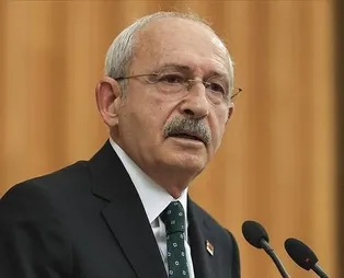 Seccadeye ayakkabısıyla basan CHP'li Kemal Kılıçdaroğlu'nun İslam ve başörtüsü düşmanlığı: 1 metrekarelik bez parçası