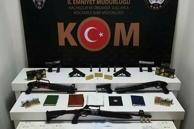 Silahlı suç örgütü kurarak baskı ve tehditle 70 eylem gerçekleştirdiler! KOM'dan o çeteye dev operasyon: 19 gözaltı