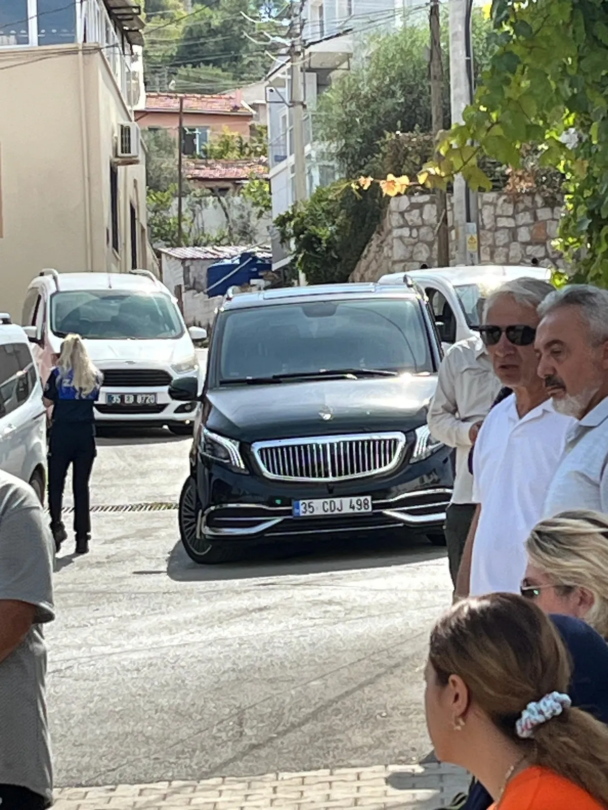 guzelbahcedeki-iskan-oyunu-fotograflarda-whatsapp-yazismalari-ve-ses-kaydi-ortaya-cikti-1779798341288.jpeg Güzelbahçe'deki iskan oyunu fotoğraflarda | WhatsApp yazışmaları ve ses kaydı ortaya çıktı-9