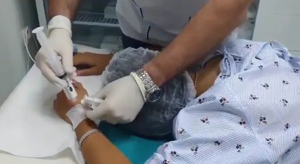 Gelin adayı Naz Mila kimdir? Naz Mila'nın cesur pozuna tepki yağdı! Kalça estetiğini de sansürsüz paylaşmıştı...-4