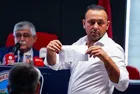 Menderes’te faturayı CHP’ye kesen Yeni Parti'de 2 fire... Becerikli ve Peker istifa etti! Başkan Şen dualarla başladı