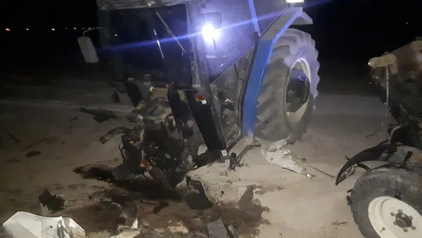 aksarayda-otomobil-ile-traktor-carpisti-1-olu-1-yarali-1635539988298.jpg Aksaray'da otomobil ile traktör çarpıştı: 1 ölü 1 yaralı-4