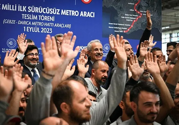 Bakan Uraloğlu ilk yerli ve milli sürücüsüz metro aracını tanıttı: Tamamen kendi imkanlarımızla ürettik-5