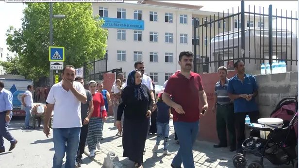 Avcılar'da 18 bin 450 seçmenli okulda büyük kalabalık-6