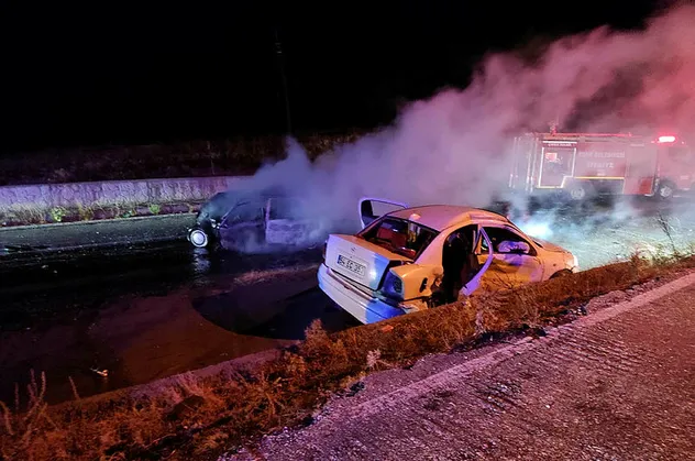Uşak'ta korkunç kaza! Yanan araçta can verdi: 2 ölü, 3 ağır yaralı