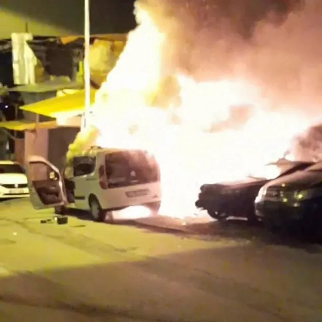 Şişli’de park halindeki araçta yangın