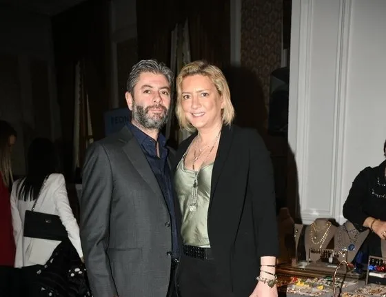 Sosyetik çift komşuları şikayet edince karakolu boyladı!-2