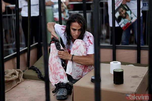 Tel Aviv'de kafesli protesto! Onlarca İsrailli, Netanyahu'nun istifası için sokaklara döküldü: Sen baştasın, sen suçlusun - 32