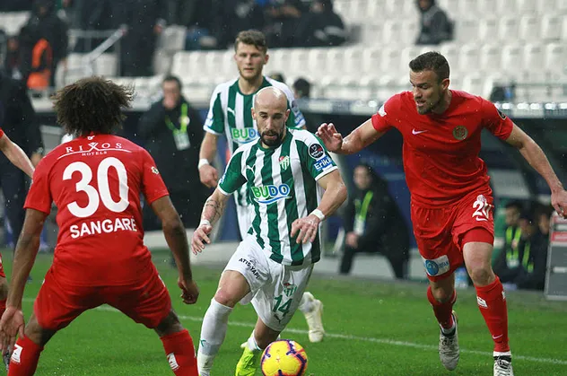 Antalyaspor Bursaspor'u deplasmanda yendi